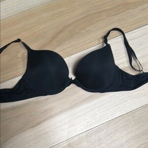 Victoria’s Secret pink black soft cushion bra size 34B excellent condition